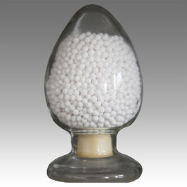 Activated Alumina Chemical Catalyst White Sphere 0.4mL / G Volume Pori Stabilitas Tinggi