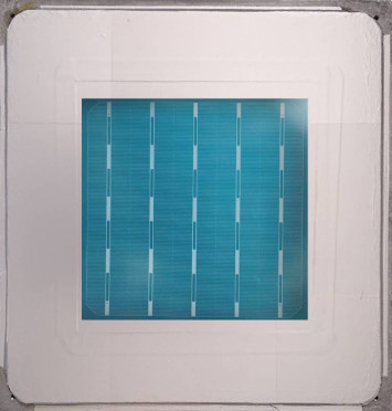 Layar Fotovoltaik Surya Tegangan Tinggi Al Pemanjangan Rendah