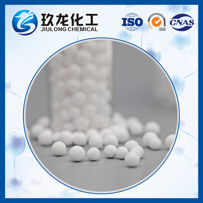 Activated Alumina Chemical Catalyst White Sphere 0.4mL / G Volume Pori Stabilitas Tinggi